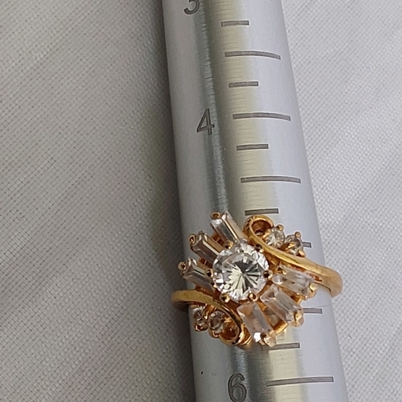 WOMEN'S SIZE 5 RING - Picture 6 of 6